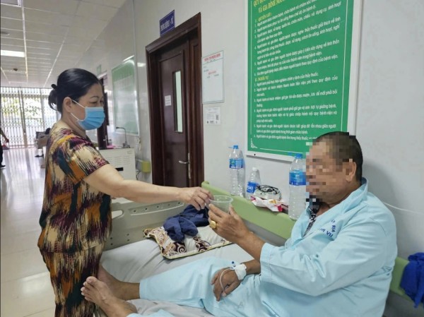 TP Hồ Chí Minh: Hàng chục người nghi bị ngộ độc sau khi ăn bánh mì